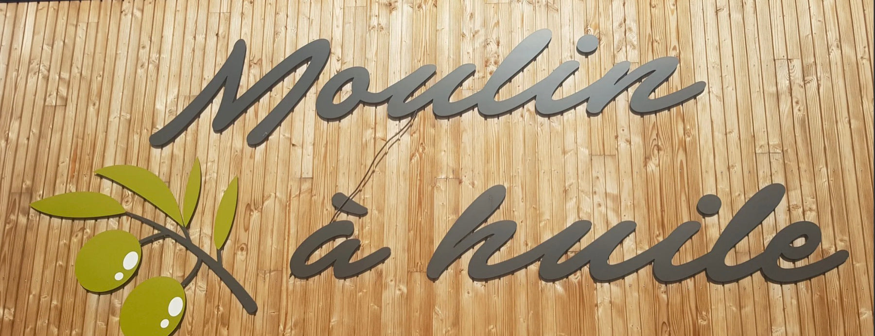 Enseigne en bois « Moulin à huile » du moulin GALEA
